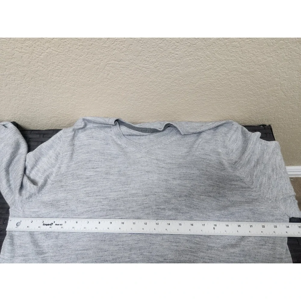 Apt 9 Mens 2XL Gray V-Neck Sweater Lightweight Merino Wool Blend Seriously Soft - Picture 3 of 7